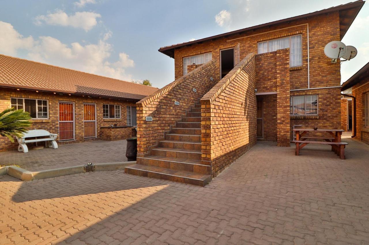 Rudman Townhouses - Family Apartment Boksburg Esterno foto