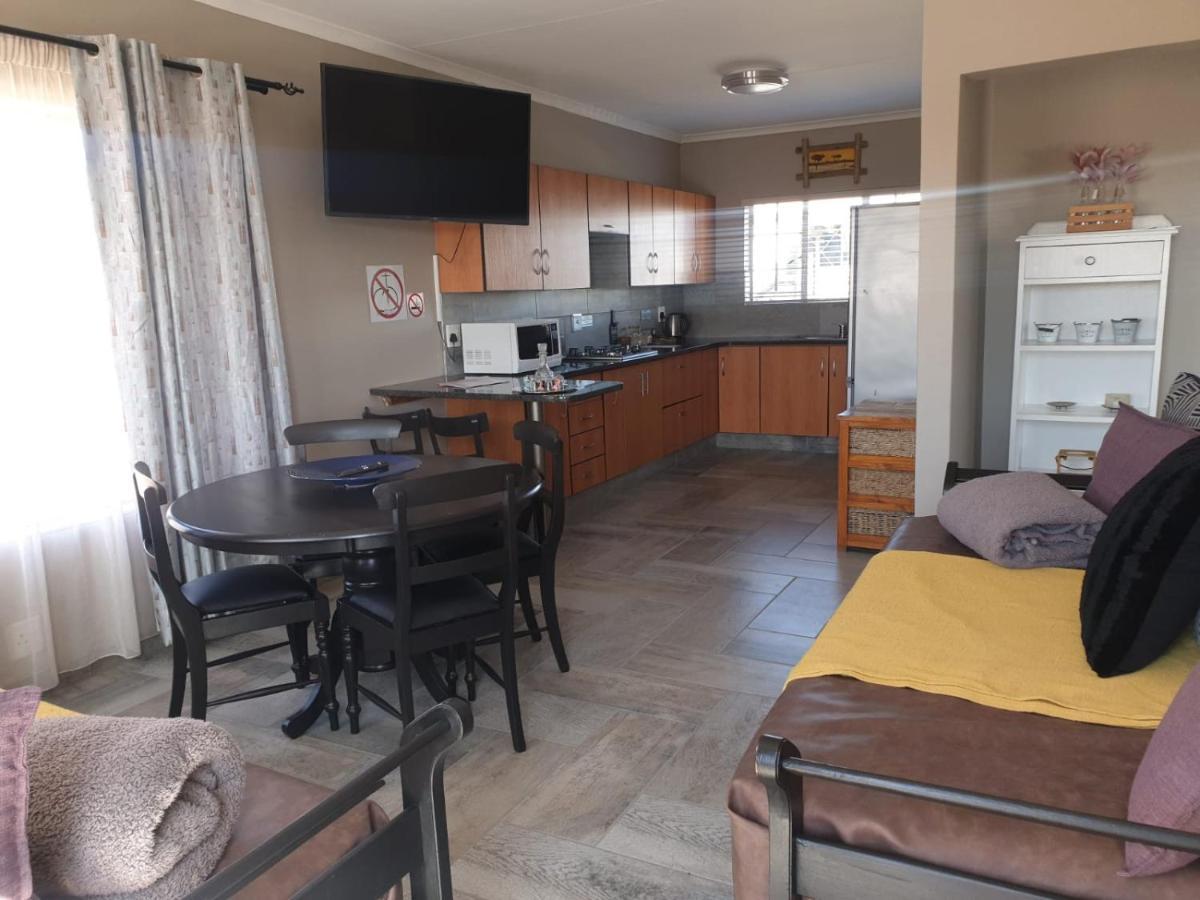 Rudman Townhouses - Family Apartment Boksburg Esterno foto