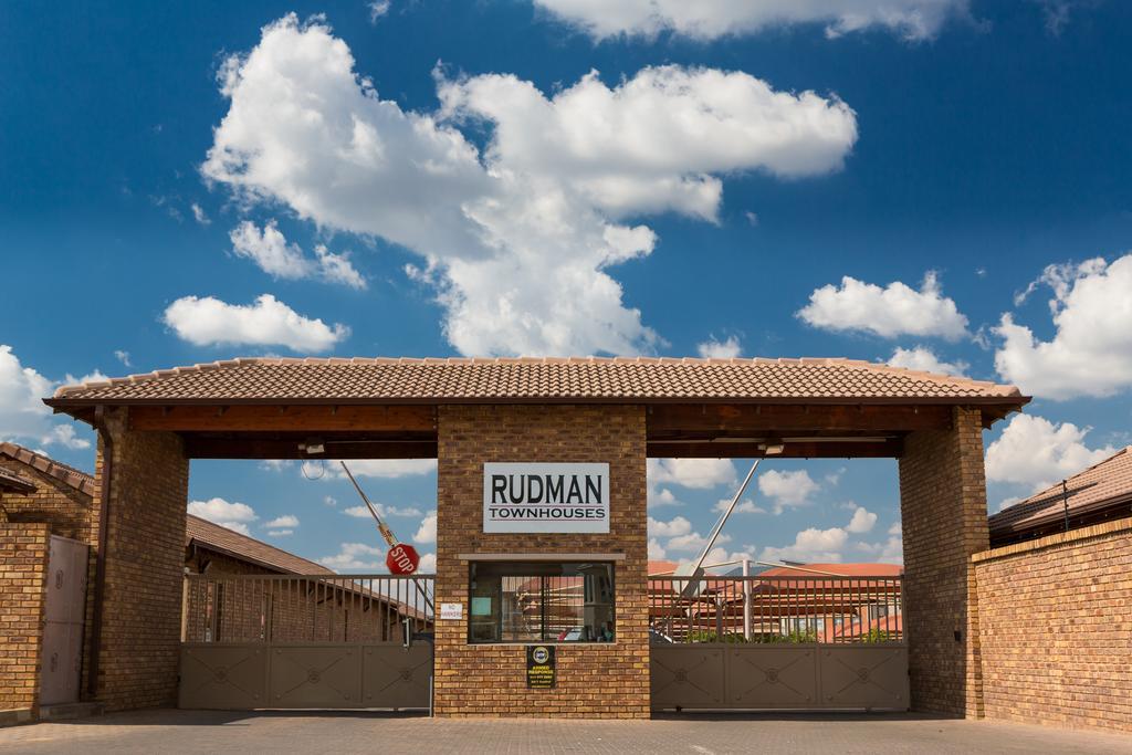 Rudman Townhouses - Family Apartment Boksburg Esterno foto