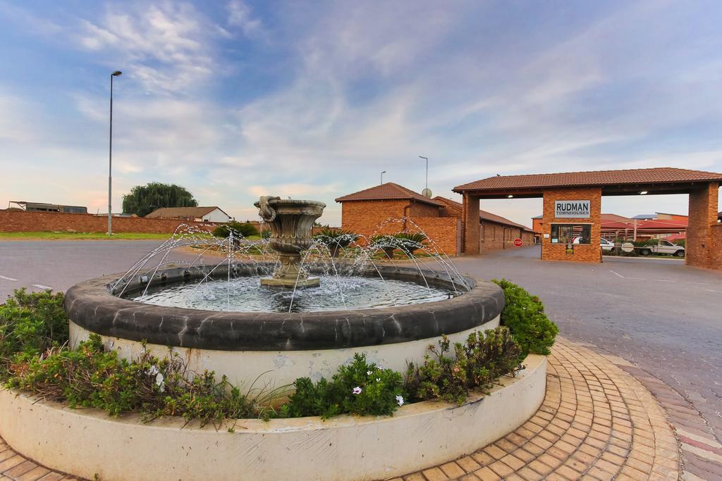 Rudman Townhouses - Family Apartment Boksburg Esterno foto