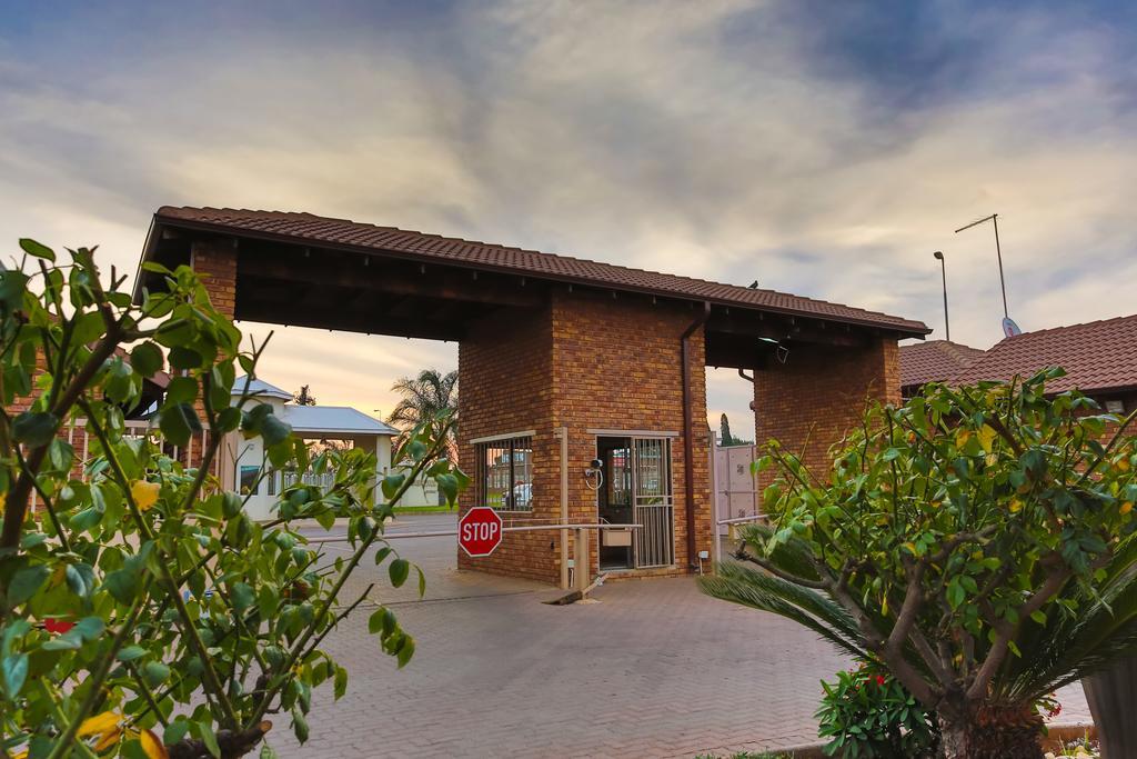 Rudman Townhouses - Family Apartment Boksburg Esterno foto